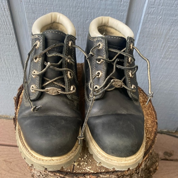 Black Timberland Boots - Picture 2 of 5